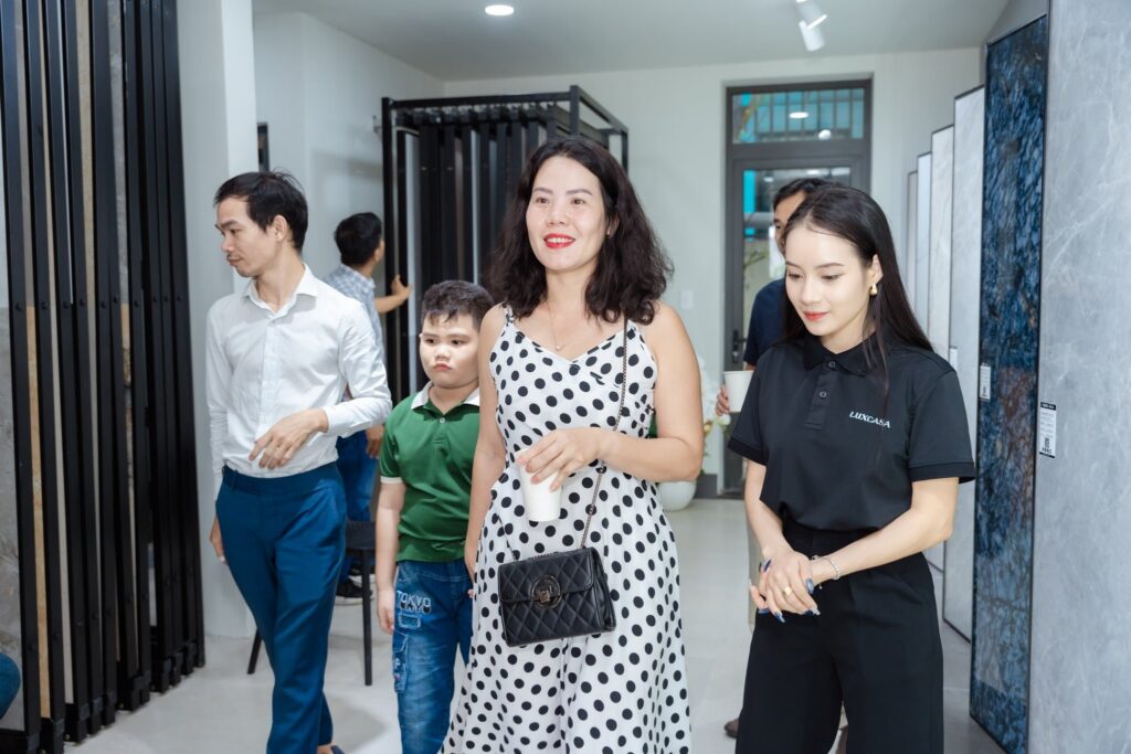 Tuyển dụng nhân viên kinh doanh showroom vật liệu xây dựng